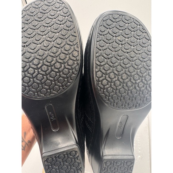 Womens YUU Bethanee Clogs Size: 8.5 W Color: Black Excellent Preowned Floral - Picture 7 of 8